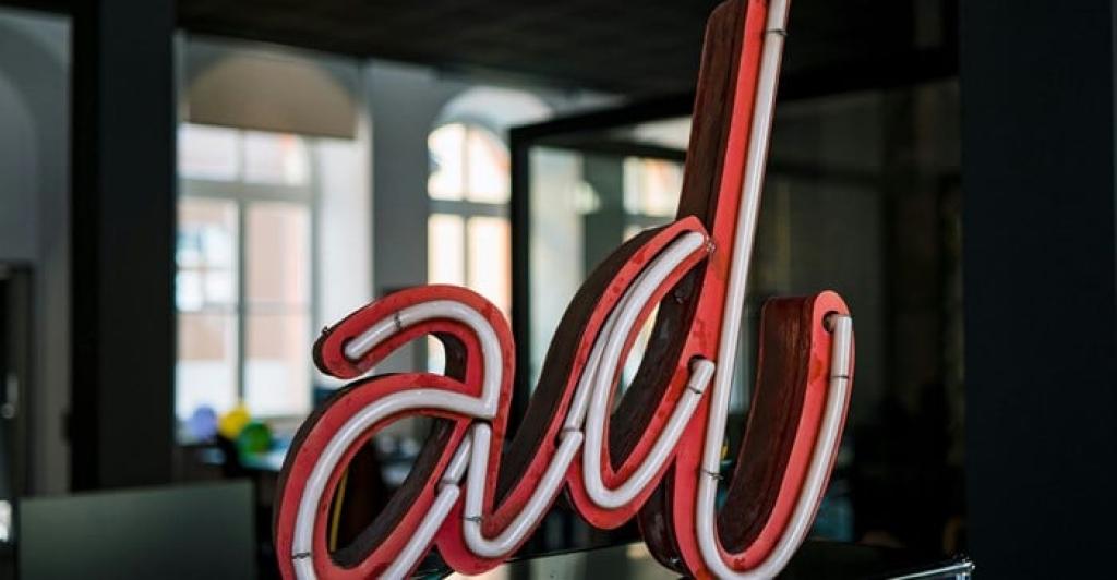 Minister Morolong says media, advertising can boost SA reputation & economy