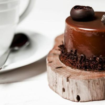 Mini chocolate mousse cakes with double cream