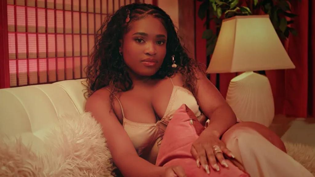 Juliera Redefines Vulnerability in New R&B Masterpiece “Lonely Without You”